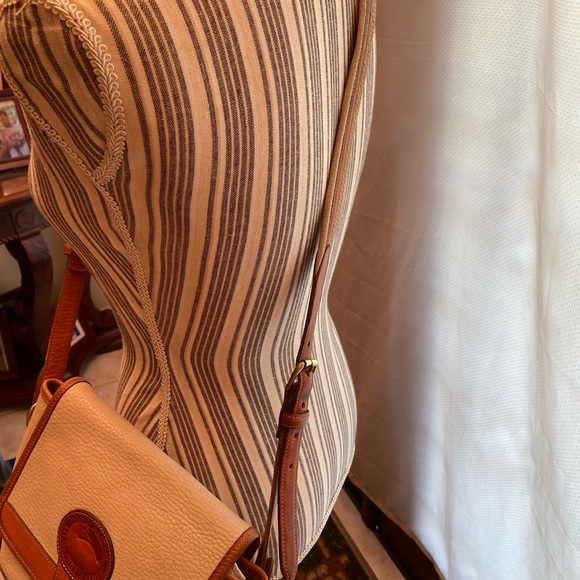 Dooney & Bourke All  Weather Leather vintage Crossbody bag - Picture 5 of 11